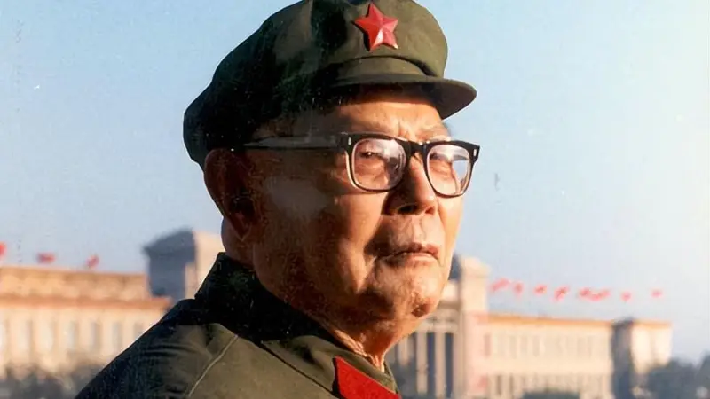 1976年，伟人临终前拿掉叶帅军权，这背后有什么复杂的考量