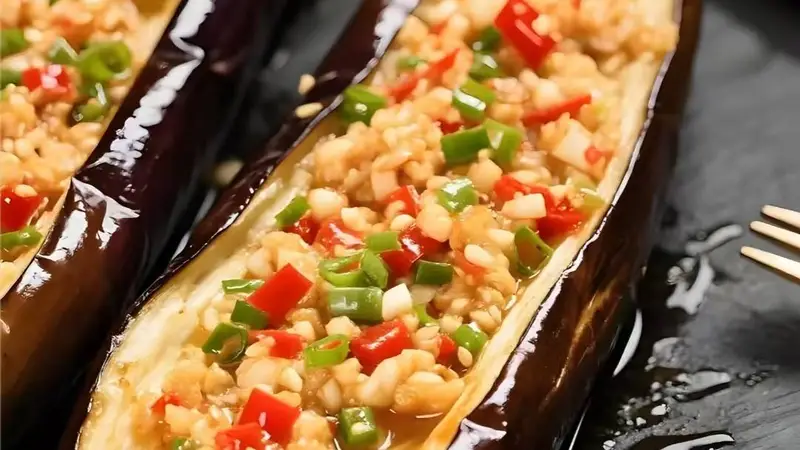 不炒不炸零油烟!蒜蓉一泼香迷糊,这盘蒸茄子比肉还下饭