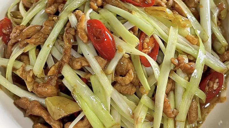 哇!这泡椒韭黄炒肉丝,酸辣开胃到停不下来?