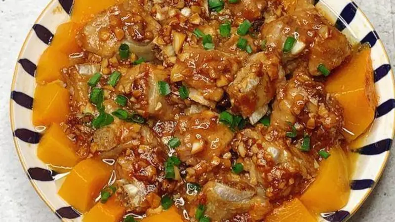 南瓜蒸蒜香排骨,鲜香入味的家常蒸菜