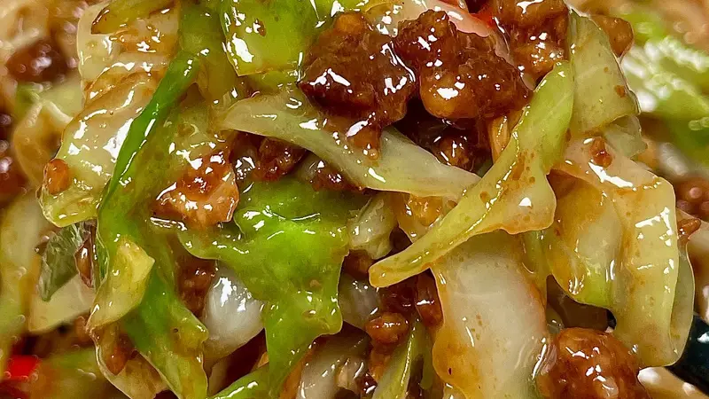 包菜炒肉末,鲜香脆嫩超入味,米饭杀手就是它!
