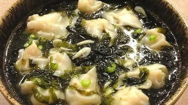 别再给馄饨浇白开水了!碗里丢几样东西,汤底比饭店的还香