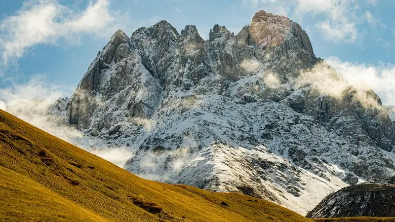 格鲁吉亚卡兹别克山谷自然景色美如画
