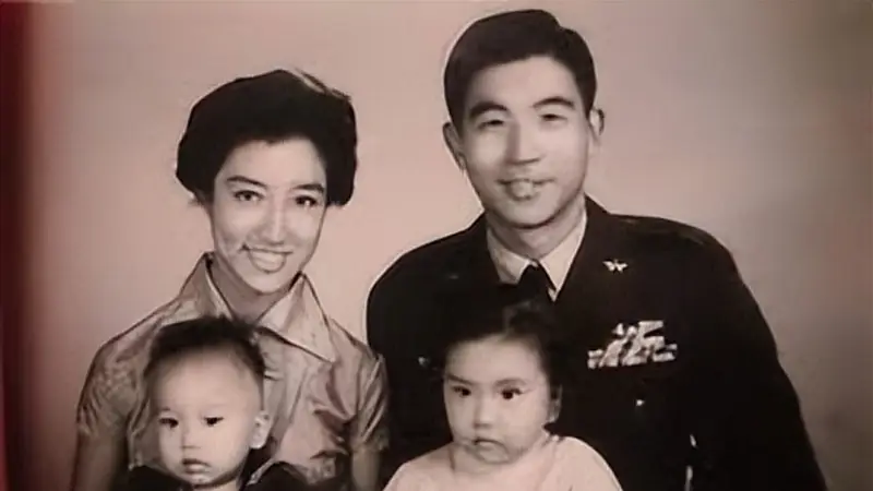 1965年飞行员张立义侦察大陆被击落,妻子坚守17年,结局让人感慨