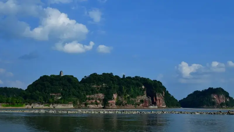 走近乐山大佛,收获一场心灵的宁静之旅