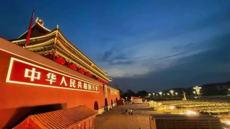 老胡带小朋友预约参观天安门城楼，却搞岔了