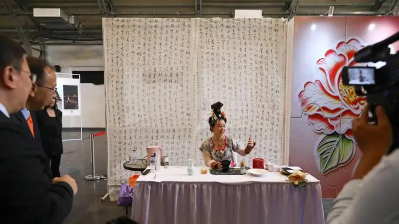 “她的花开”融合展与沉浸式戏剧展在雅加达同步启幕