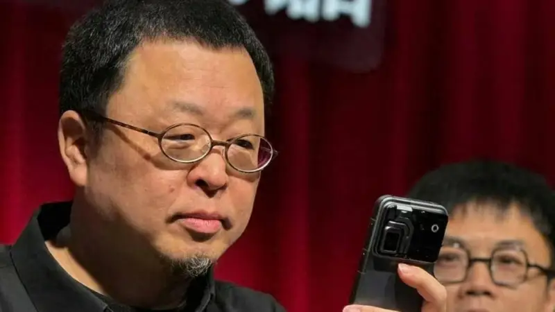 罗永浩道出行业真相！外国厂商开始抄国产手机，十年逆袭太解气