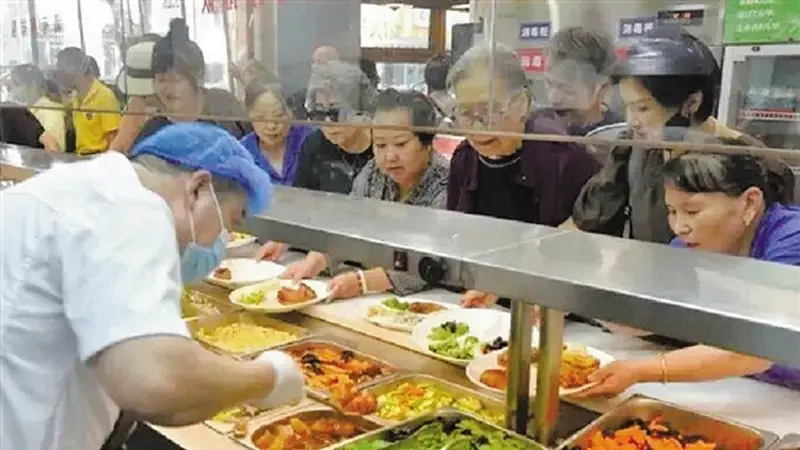 社区食堂 轮换推出消暑菜