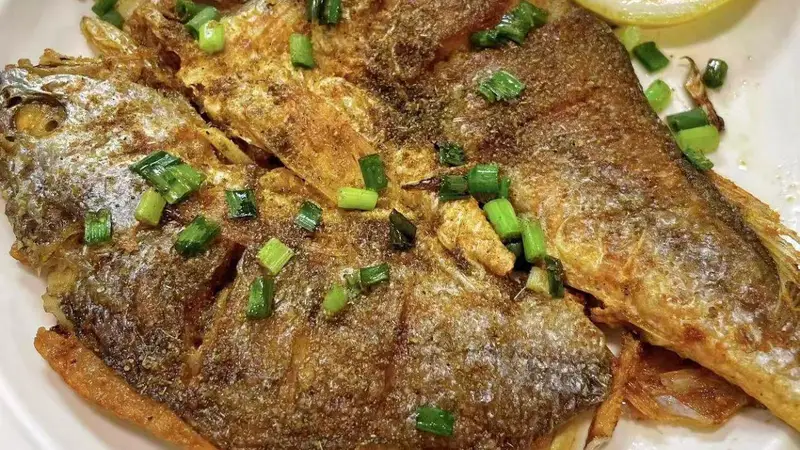 家常做椒盐黄花鱼为啥总不香呢,记住这几步,酥嫩入味一点都不腥