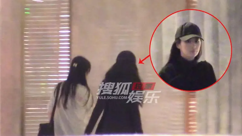 刘亦菲吃火锅全黑清冷穿搭 饭后脸蛋红扑扑气色佳