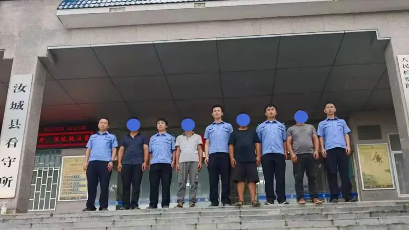 湖南侦破特大非法盗采稀土案:团伙设瞭望哨、配对讲机通风报信,共盗采稀土矿50余吨,12人落网,9人当庭认罪