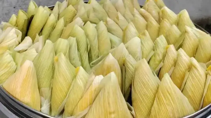 寻味云南·吃在腾冲|一口玉米粑粑,咬下盛夏的清甜烟火