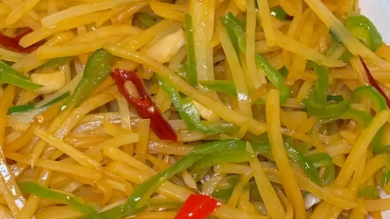 家常小菜做法地道,酸香辣甜层次丰富口感佳