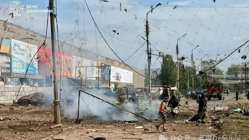 俄军大白天发射弹道导弹,乌克兰防务展被炸!很快还有更大规模空袭
