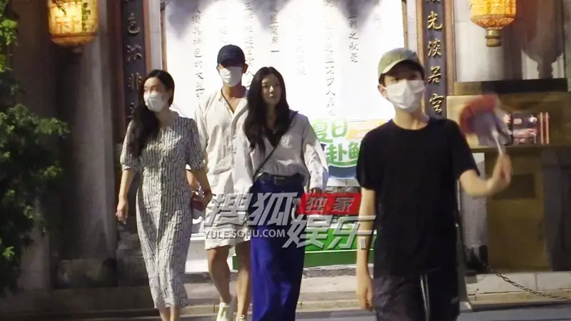 霍思燕杜江带嗯哼会友聚餐 一家三口满满度假感
