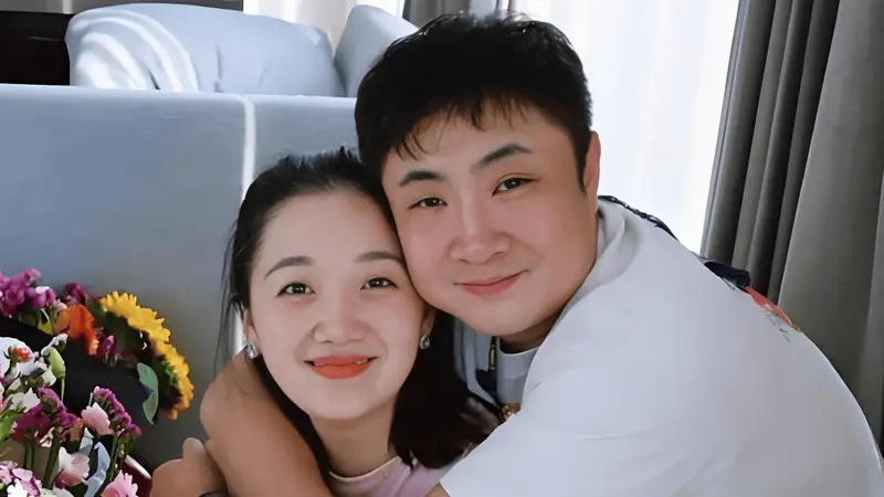 42岁乔杉近况曝光！娶经纪人莫丹生3个孩子，如今婚姻幸福成宠妻狂魔