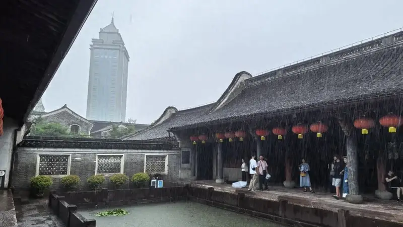 决定延迟关门1小时,浙江这位景区保安火了