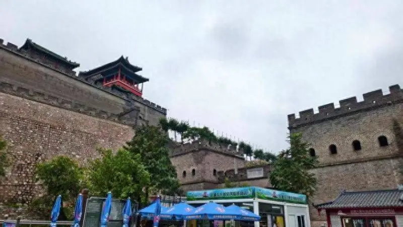 北京旅游咨询服务站点调查:三十余年老名片如何焕新?记者四日实地走访探求升级之路