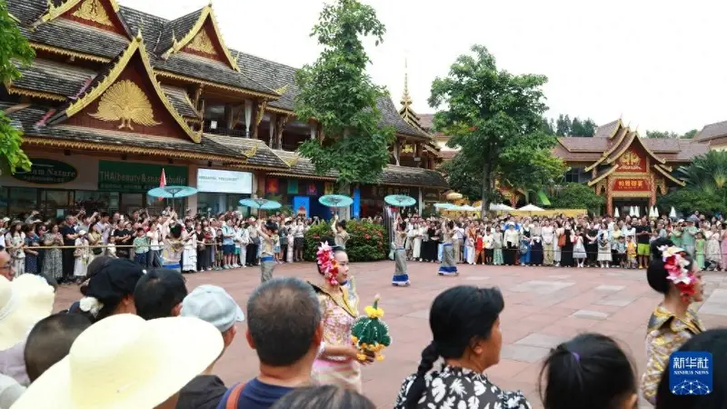 好评中国丨暑期文旅热度升温 烟火旅途激活内需新动能