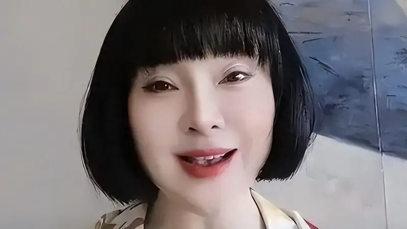 婚内出轨整容医生，偷前夫12亿财产，靠一首歌爆火的她如今怎样？