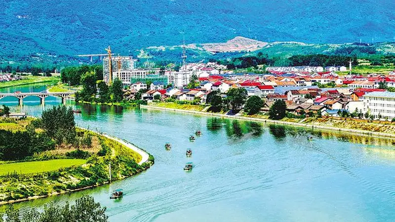 乘筏回龙湾一湾碧水带来夏日清凉