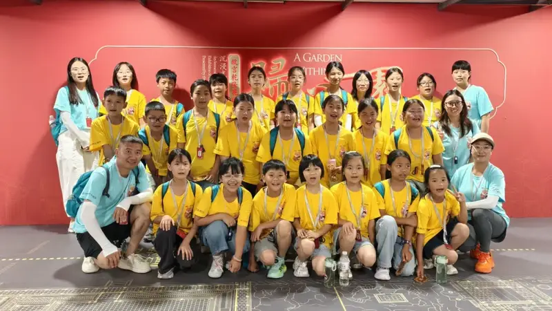 跨越山海,沉浸式触摸“科技温度” ——“故宫小书包”学子探访故宫乾隆花园光影展