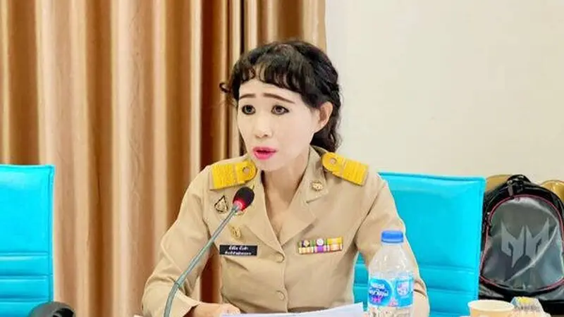 泰国女公务员精致妆容爆红，本人回应批评：不喜欢就别看