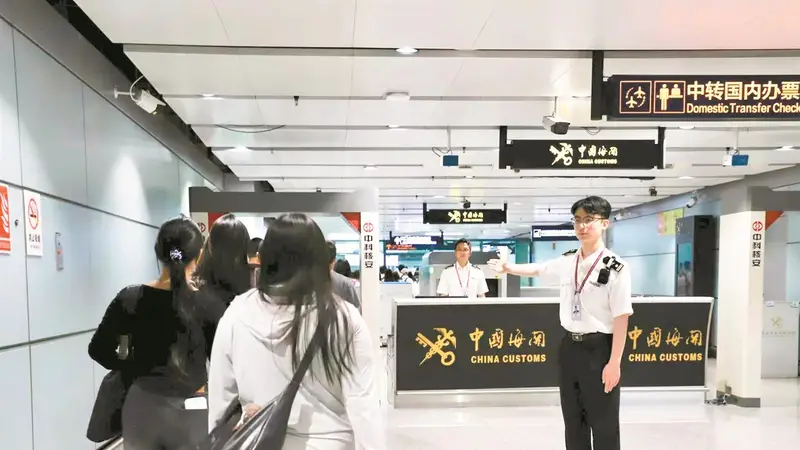 昆明机场迎来跨境游高峰 前7个月进出境旅客237.6万人次