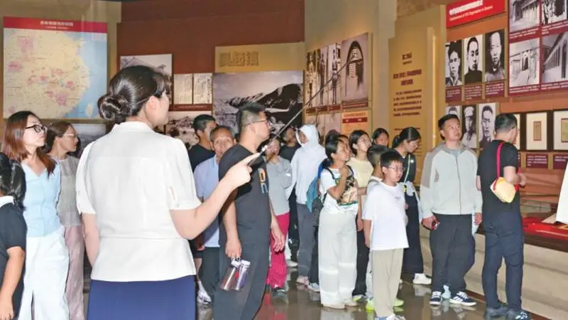 传承红色基因 汲取奋进力量