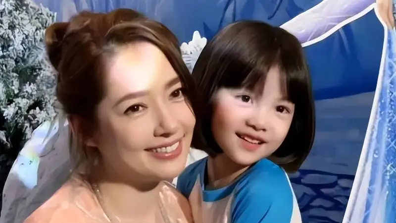 网红萌娃被误喂过期药，妈妈道歉：对不起宝宝，下次会认真检查