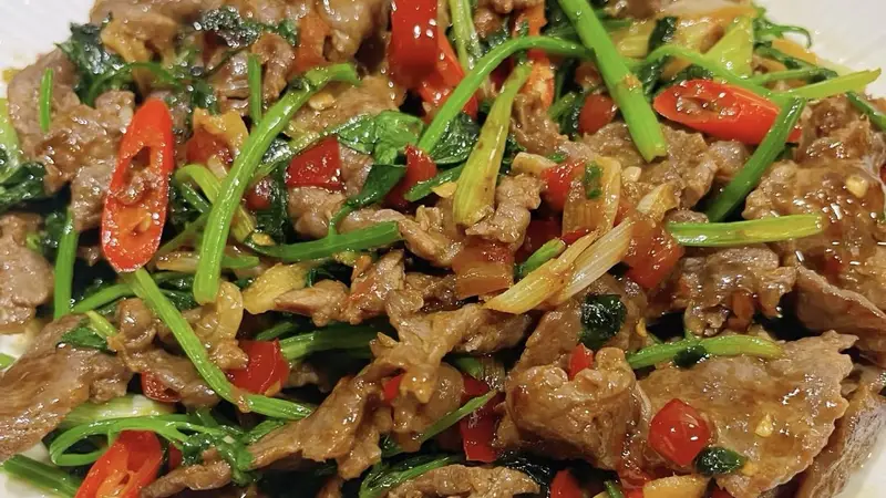 香菜控的终极快乐：一盘香香辣辣的香菜炒牛肉