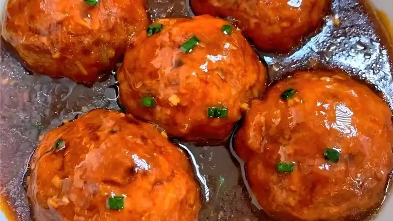 一口爆汁!这盘红烧狮子头,连汤汁都能拌三碗饭!