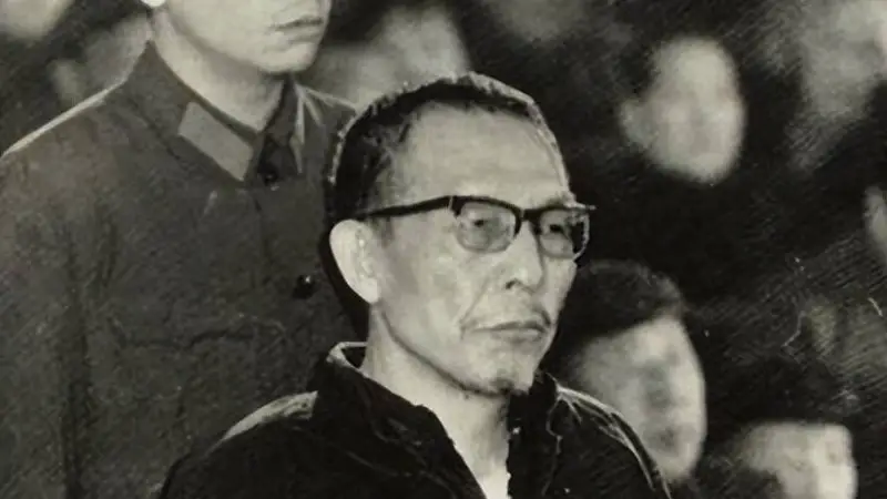 张春桥被捕前收到了一个标有绝密字样的信封,信中写了什么?