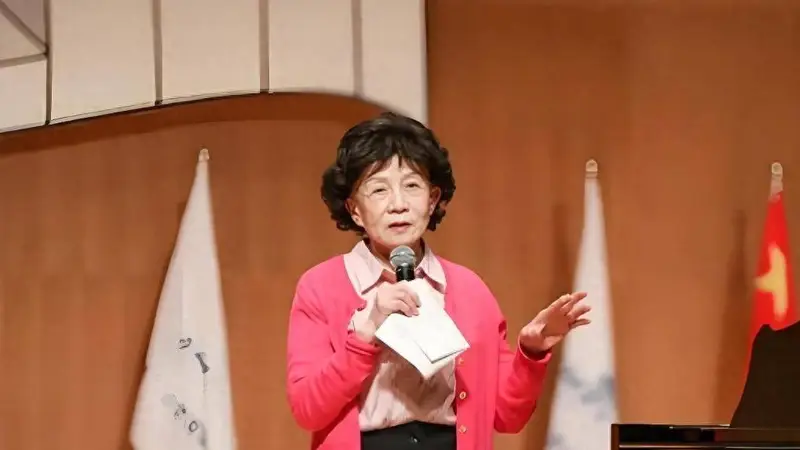与庄则栋离婚，净身出户后，她至今未嫁，如今儿子早已成她的骄傲
