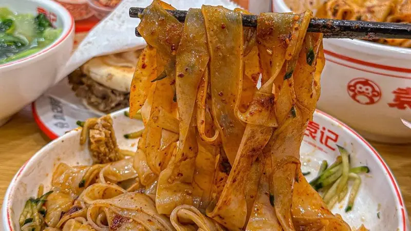 西安人说的“吃面”,为什么远不止一碗面条?