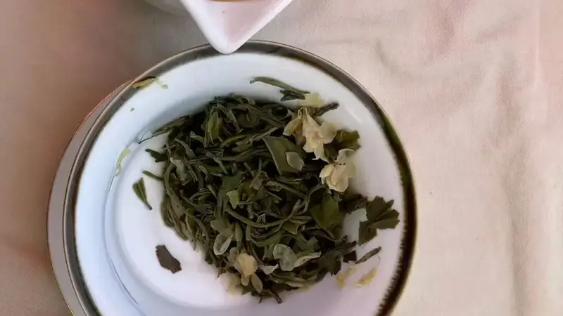 洞天福地出佳茗,盛夏玻璃杯慢赏金坛雀舌