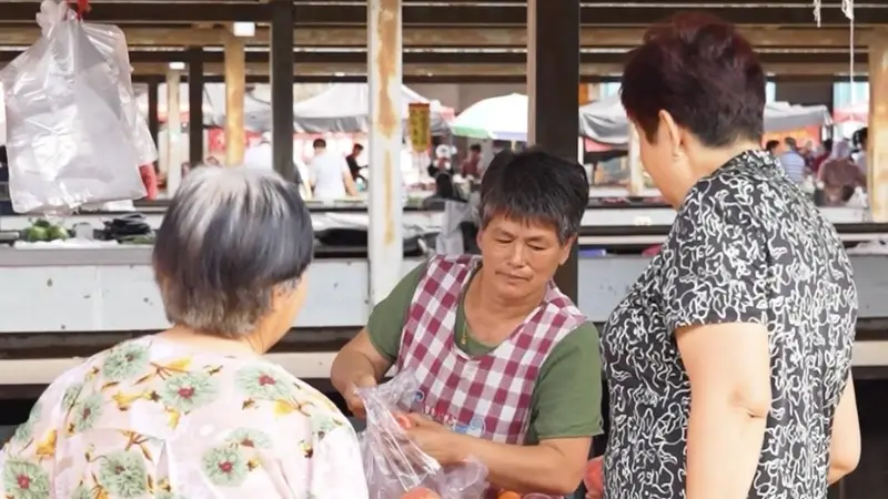 乳山“菜场诗人”王爱玲:半生烟火,半生诗意