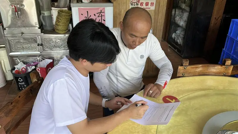 从“拍下来”到“留下来”:广州华夏职院学子四载深耕吕田头酒