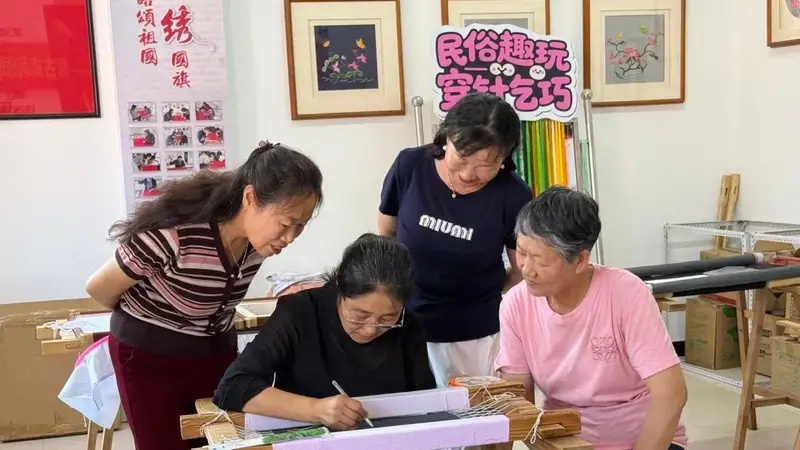 霍林郭勒:一针一线绣出“邻里情”