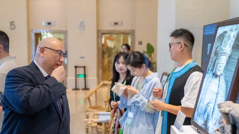 小小展场里，文莱部长来“点单”丨关注2026年APEC数字周系列活动
