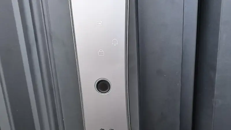 七旬老人穿着内裤被锁门外，开锁师傅坐地起价，150元涨至450元，事后家属要求退还差价被商家拉黑