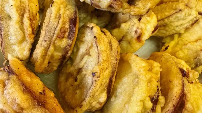 一盘炸茄盒的亮点:外皮酥脆不吸油的调糊秘方在这里