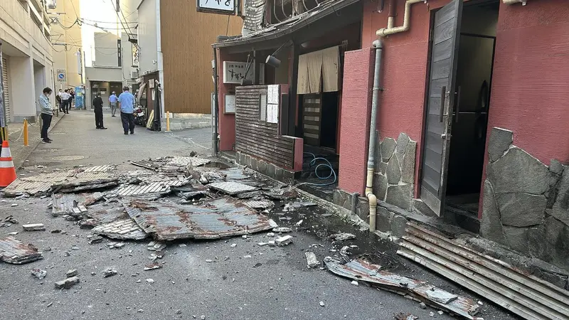 日本一购物中心坍塌致数十人下落不明,熊本县10年前同等震度大地震曾致49人死亡