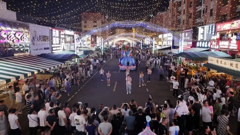 伊春市伊美区花车巡游嘉年华点亮林都夏夜