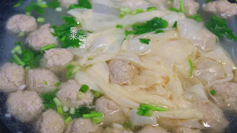 三伏天不想炒菜,试试这样煮一锅,汤鲜味美,省事又好吃