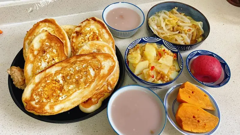 晒晒我家的省事早餐，一饼两菜还有汤，20分钟端上桌，营养好吃又好做