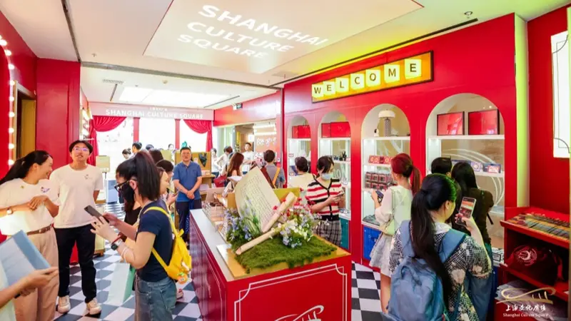 上海文化广场戏剧主题快闪店亮相静安大悦城,把剧场记忆装进“微缩宝库”