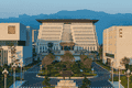 曹德旺投100亿“建大学”后，算起校区“盈亏账”？