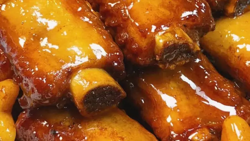 酸甜入味超下饭:风味别致的话梅年糕烧排骨